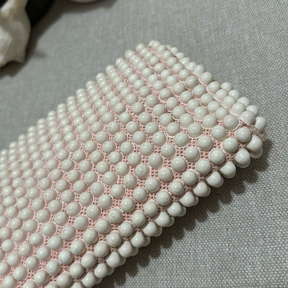 Vintage Candy Dot Clutch-White-Gold Toned Metal Trim-9x5-Kiss Lock Closure - Picture 5 of 16